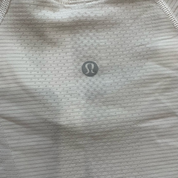 Swiftly Tech Short-Sleeve Shirt 2.0. Hip Length. Size 2 - Picture 4 of 4